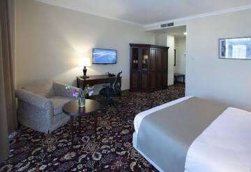 Номер с кроватью размера «king-size» в Отеле Ani Grand Hotel Yerevan